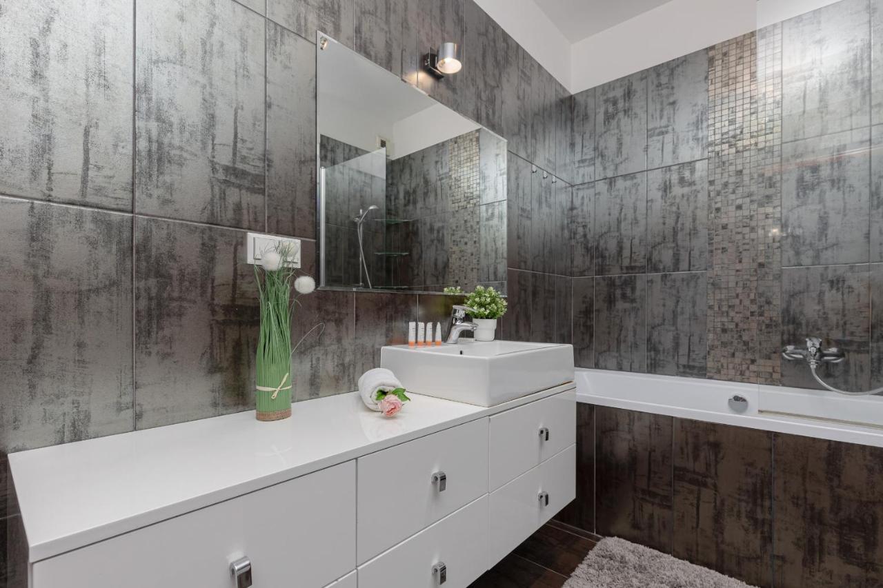 Warsaw Srodmiescie Apartment With Balcony By Noclegi Renters Extérieur photo